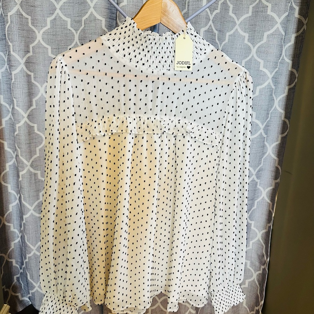 JODIFL Cream Black Long Sleeve Pleated Blouse